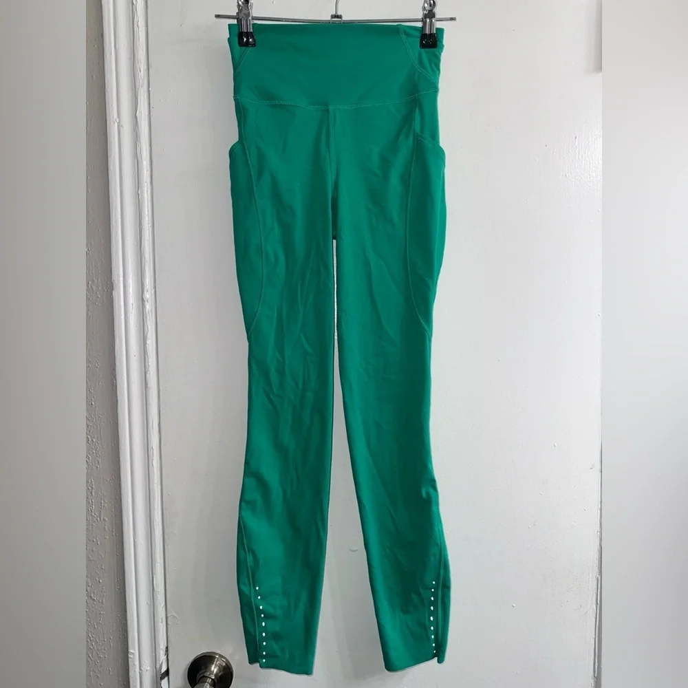 Lululemon Fast and Free 25” High-Rise leggings in Kelly Green size 2